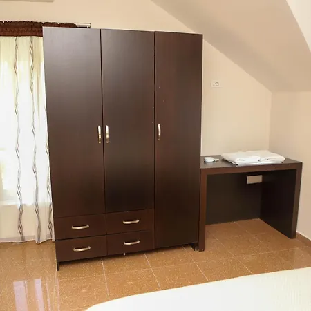 Hotel Antonia Ljaknasi